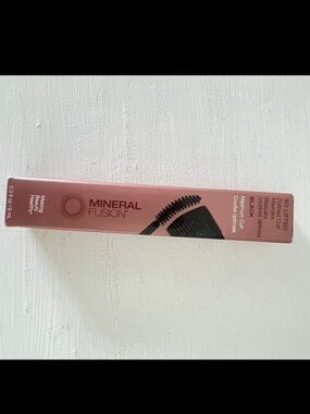 ✨MAKE OFFER✨ 3/$25 Mineral Fusion So Lifted Defined Curl Mascara
